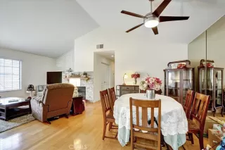 Photo #6: LG23086916 Listing