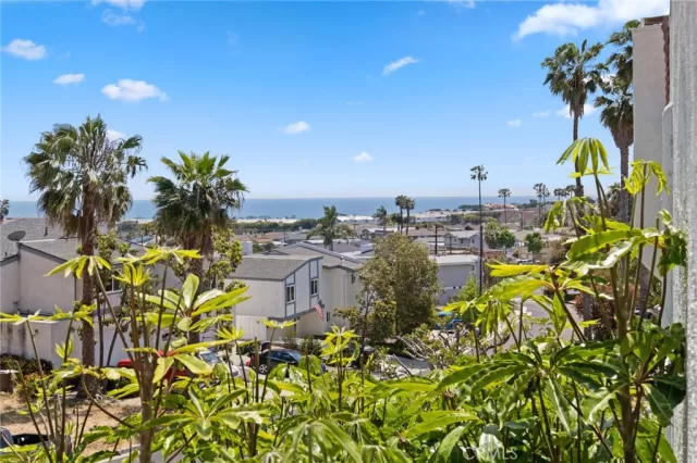 MLS: LG23090863 Condo For Sale