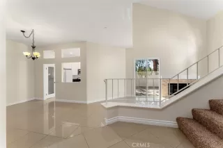 Photo #3: LG23095359 Listing