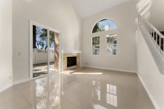 Photo #4: LG23095359 Listing