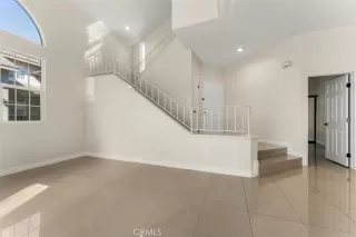 Photo #5: LG23095359 Listing