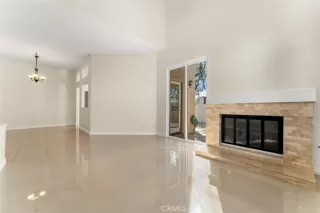 Photo #6: LG23095359 Listing