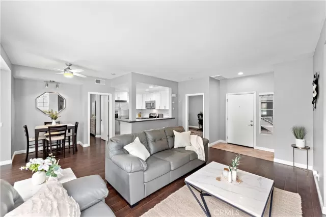 MLS: LG23099910 Condo For Sale