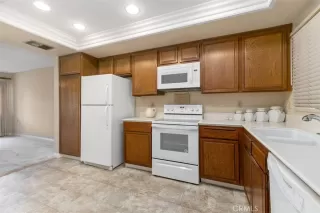 Photo #4: LG23109277 Listing