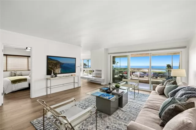 MLS: LG23109579 Condo For Sale