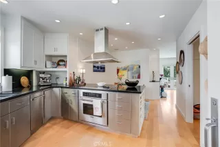 Photo #4: LG23110673 Listing