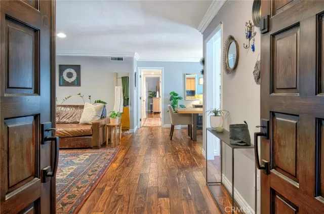 MLS: LG23127896 Condo For Sale