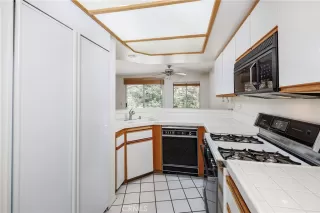 Photo #4: LG23135526 Listing 