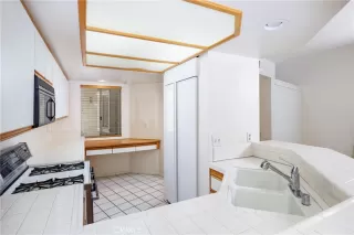 Photo #5: LG23135526 Listing 