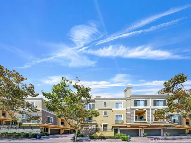 MLS: LG23144024 Condo For Sale