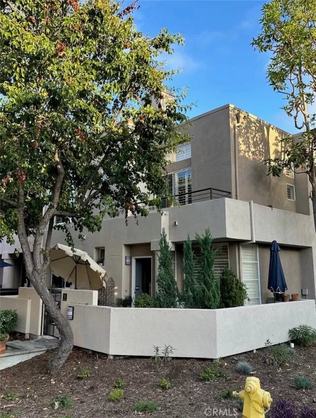 MLS: LG23150217 Condo For Sale