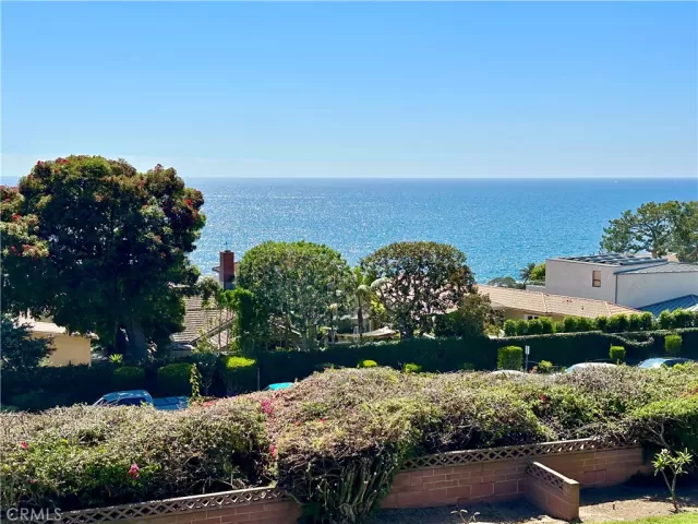 MLS: LG23150837 Condo For Sale