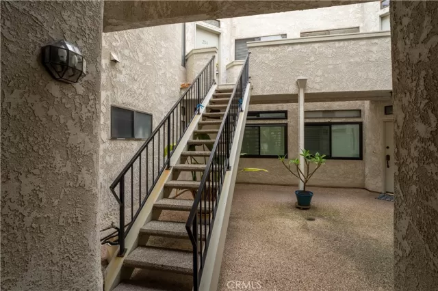 MLS: LG23155675 Condo For Sale