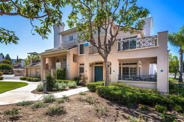 MLS: LG23156362 Condo For Sale