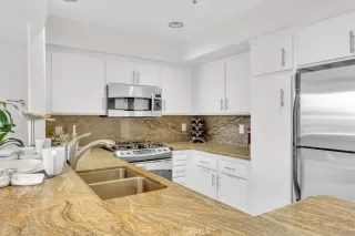 Photo #6: LG23157877 Listing