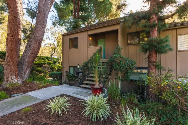 MLS: LG23164554 Condo For Sale