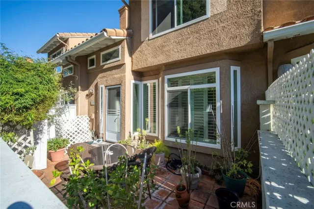 MLS: LG23195310 Condo For Sale