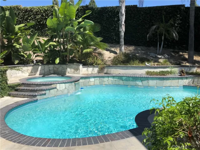 MLS: LG23204921 Condo For Sale