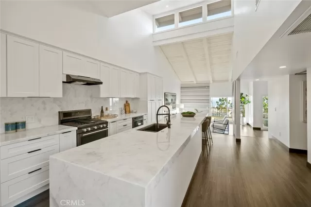 MLS: LG23205392 Condo For Sale