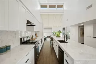 Photo #4: LG23205392 Listing