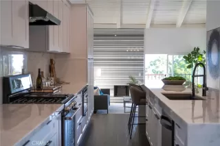 Photo #5: LG23205392 Listing