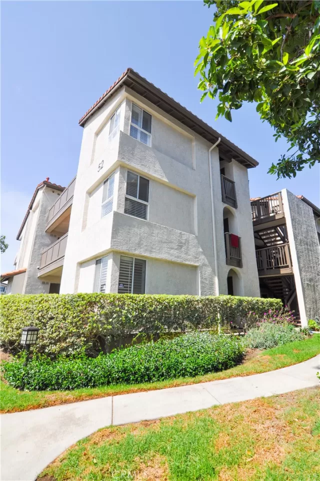 MLS: LG24004477 Condo For Sale