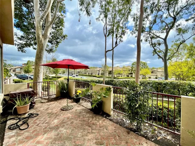 MLS: LG24027383 Condo For Sale