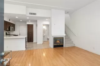 Photo #4: LG24077908 Listing