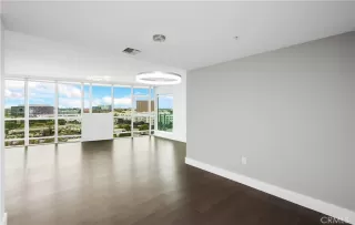 Photo #5: LG24106072 Listing 