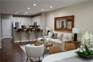 Photo #4: LG24116206 Listing