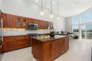 Photo #5: LG24128537 Listing