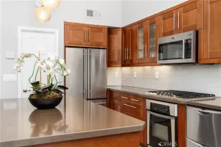 Photo #6: LG24128537 Listing