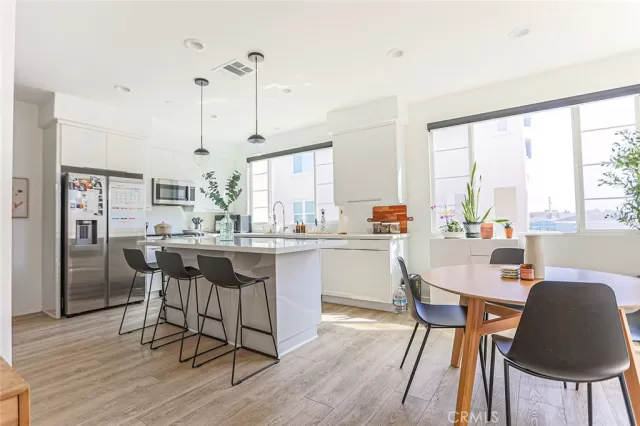 MLS: LG24167216 Condo For Sale