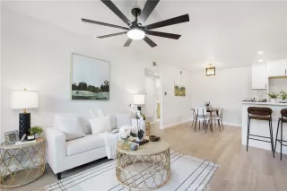 Photo #4: LG24167531 Listing