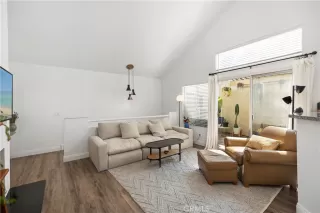 Photo #5: LG24198936 Listing