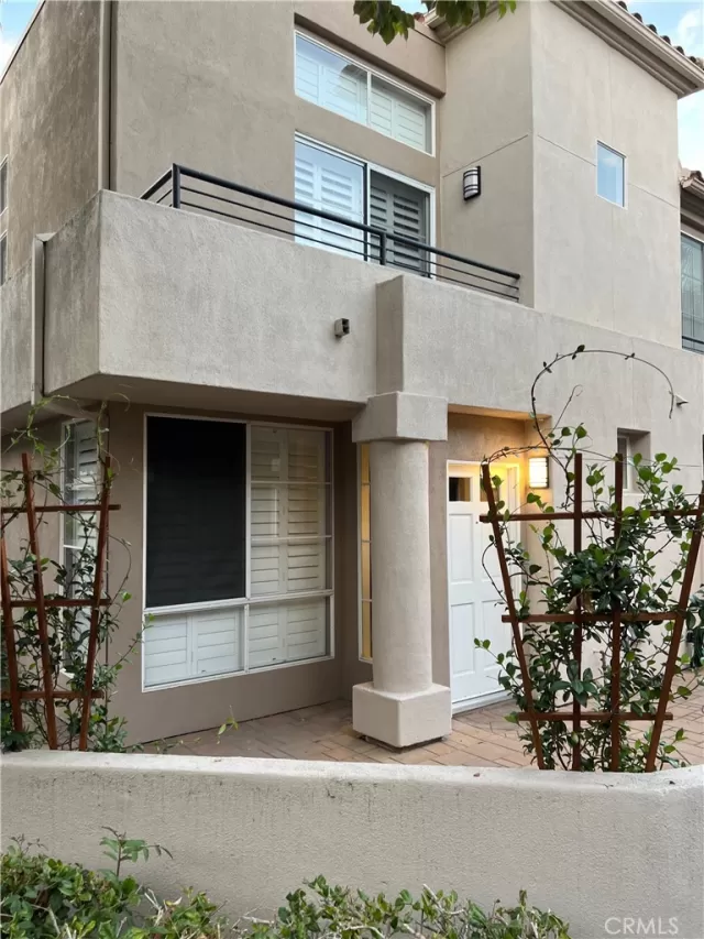 MLS: LG24208359 Condo For Sale