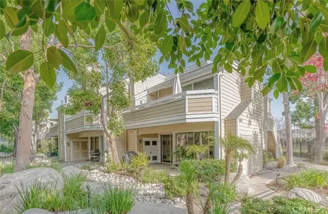 MLS: LG24213416 Condo For Sale