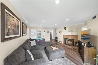 Photo #3: LG24214701 Listing