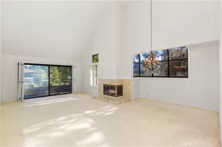 Photo #6: LG24226856 Listing