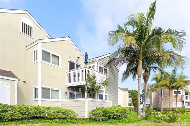 MLS: LG24235852 Condo For Sale