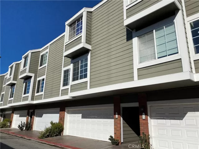 MLS: LG24235950 Condo For Sale