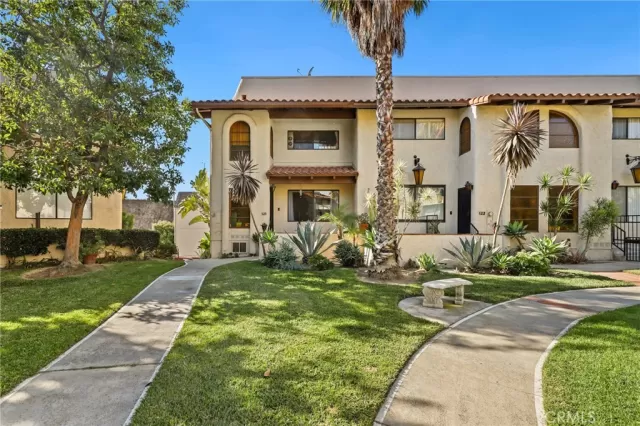 MLS: LG24236771 Condo For Sale