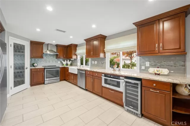 MLS: LG24240585 Condo For Sale