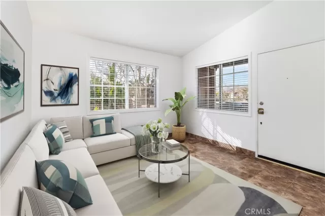 MLS: LG25015117 Condo For Sale