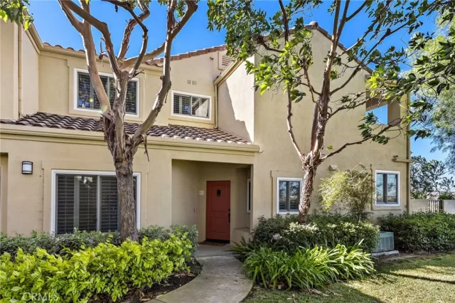 MLS: LG25026637 Condo For Sale