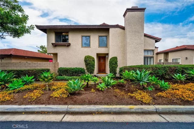 MLS: LG25029508 Condo For Sale