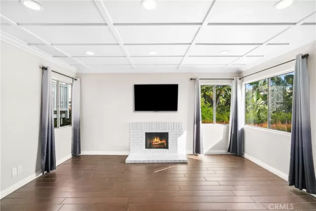 MLS: LG25045523 Condo For Sale