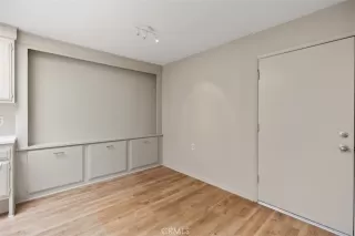 Photo #6: LG25049002 Listing