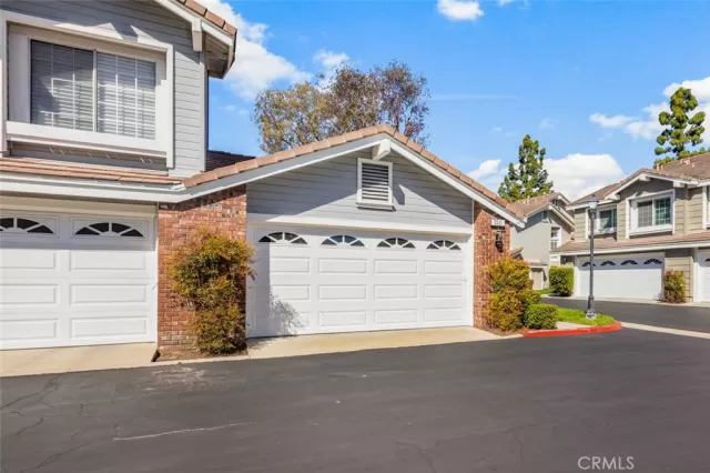 MLS: LG25055877 Condo For Sale