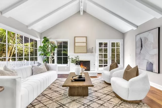 MLS: LG25059315 Condo For Sale